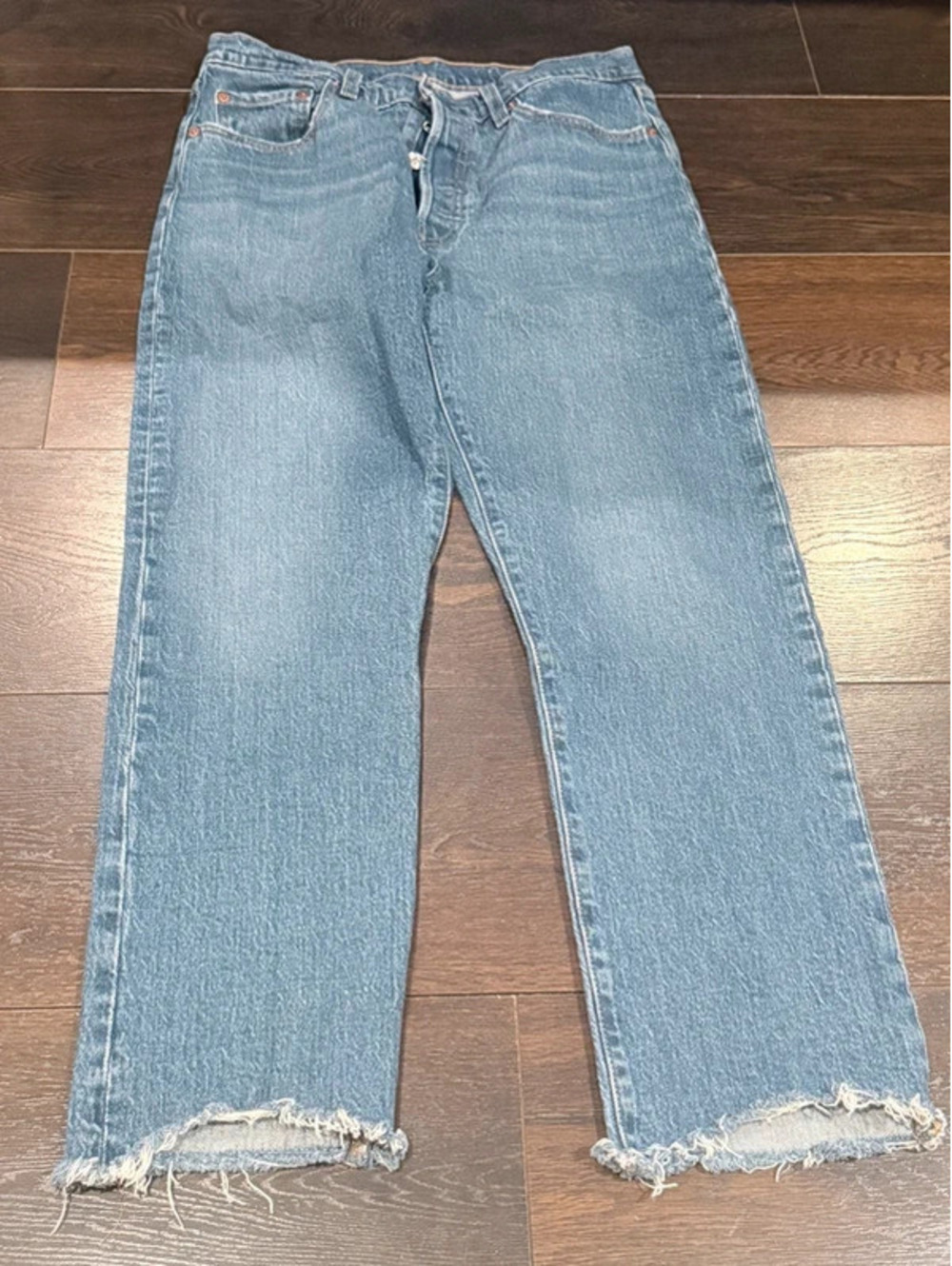 Levi’s Women’s Jeans W29 Cropped Raw Hem Straight Leg  177